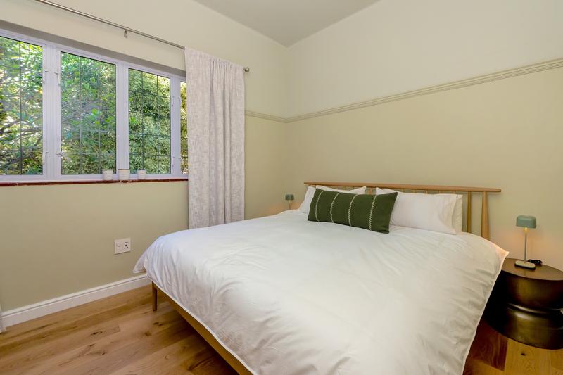 2 Bedroom Property for Sale in Sea Point Western Cape